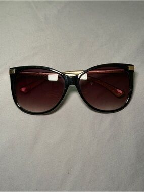Pared Women’s Black Frame Sunglasses with Burgundy Gradient Lenses